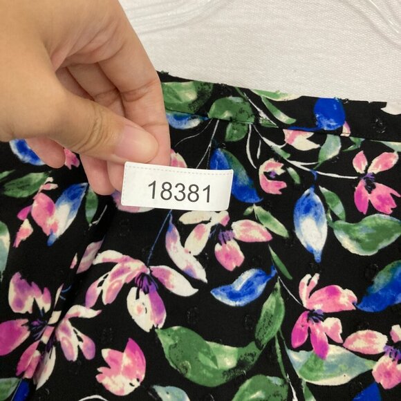 Adrienne Vittadini Black Multi Color Floral V Neck Lace Detail Popover Blouse XL - Picture 10 of 10